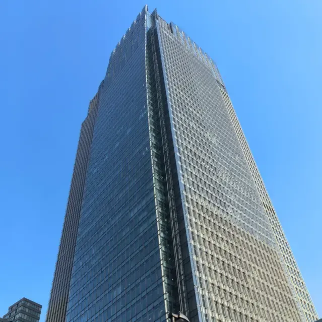 Murs-rideaux en verre à support ponctuel